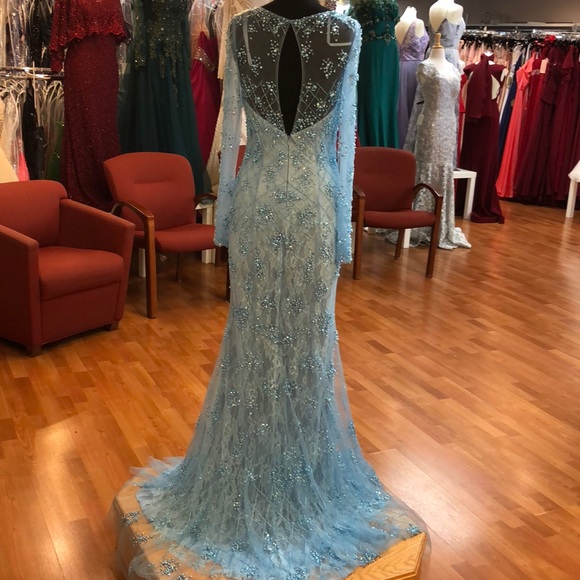 Women’s formal dress, powder blue with sequins - Picture 5 of 9